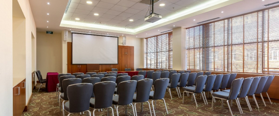 Красный ворота