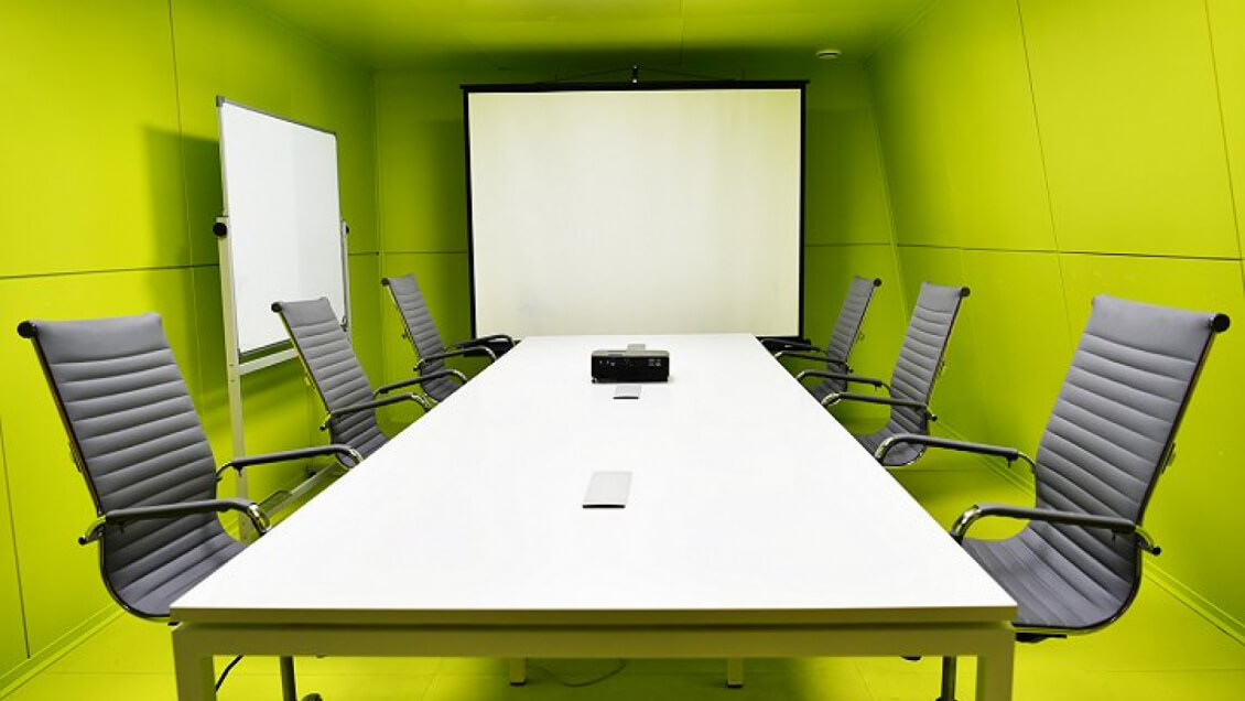 Переговорная комната. Зеленая
