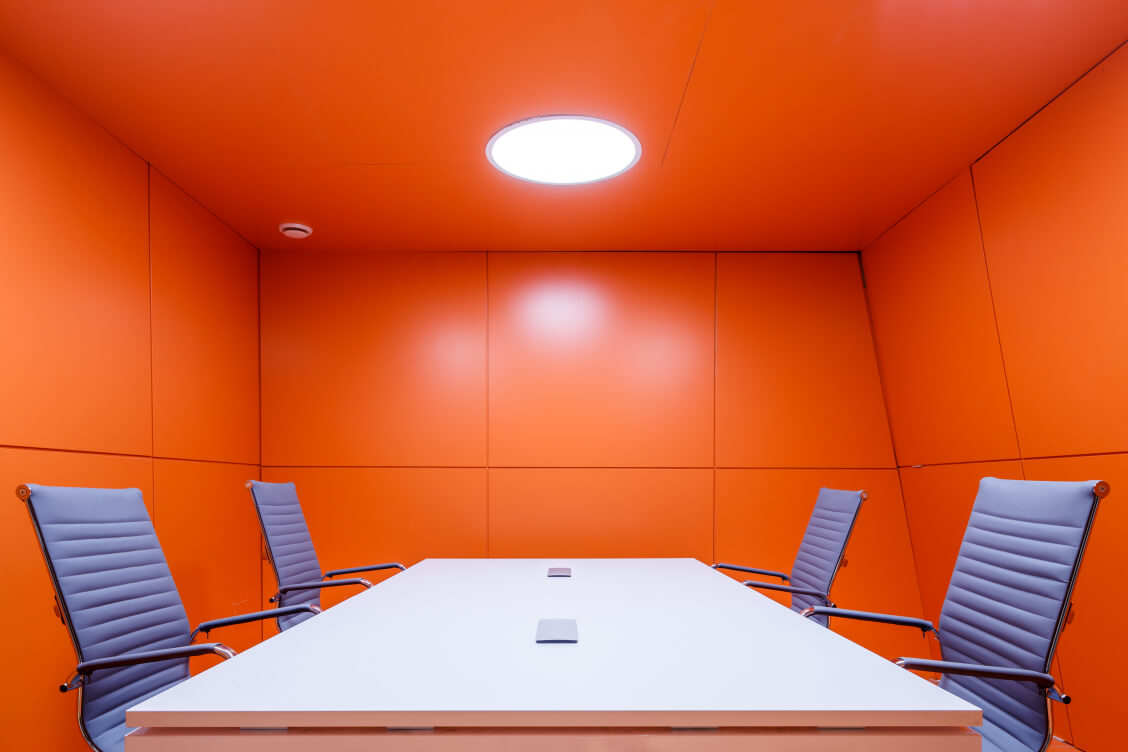 Переговорная комната. Оранжевая 